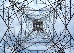 Strommasten: von unten fotografiert