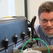 Gilles Hardy travaille chez FPT Motorenforschung à Arbon pour rendre les moteurs Diesel des véhicules utilitaires plus efficaces et plus propres.