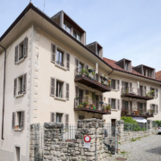 Der sanierte Altbau der Coopérative i6 mitten in der Stadt Lausanne