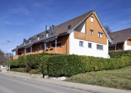 Liegenschaft Wangen bei Dübendorf: Aussenansicht der idyllischen Liegenschaft an der Zeglistrasse.